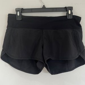 LuluLemon Speed Up Low-Rise Lined Short 2.5" size 6